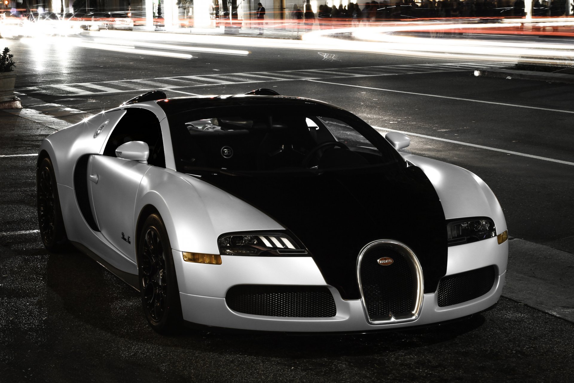 bugatti veyron supercar bianco nero città notte luce