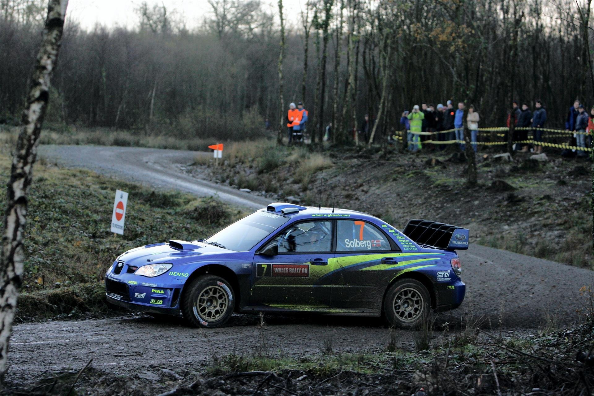 ubaru impreza sti wrx 2007 rally wrc petter solberg gales reino unido rally derrape barro giro carretera etapa especial peter solberg