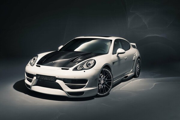 Incredibile Porsche in sintonia kit corpo Hamann