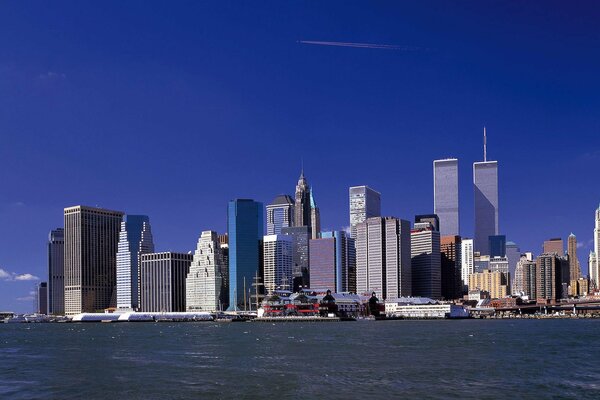 Vista dei grattacieli di New York dalla sponda opposta