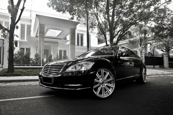 Black Mercedes Benz turns in the City