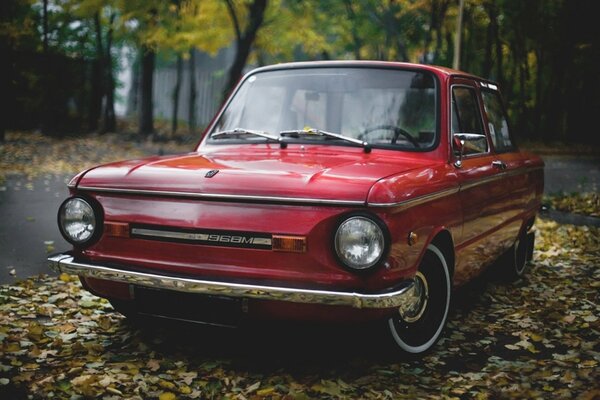 Zaporozhets, retro auto di colore rosso