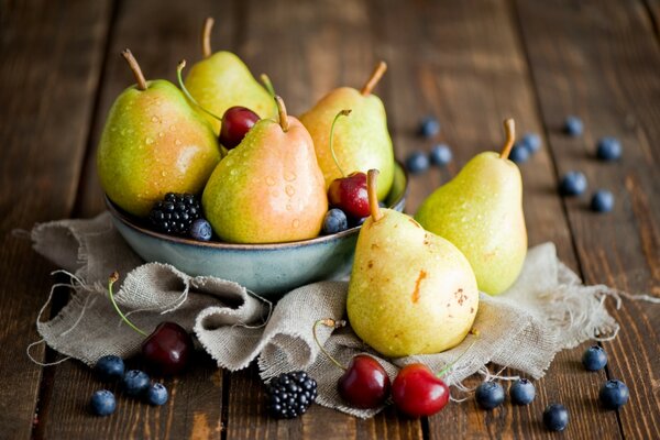 Blackberries, blueberries, pears and other fruits in a plate