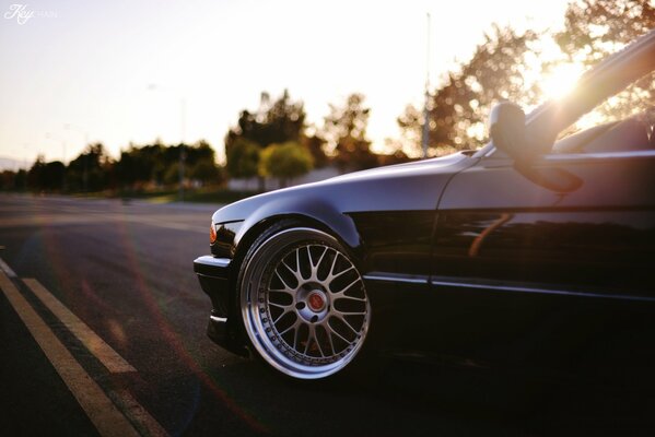 The wheel of the classic BMW E 38, photo on a country road