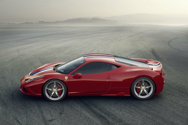 Ferrari rossa nel 2014 in Italia