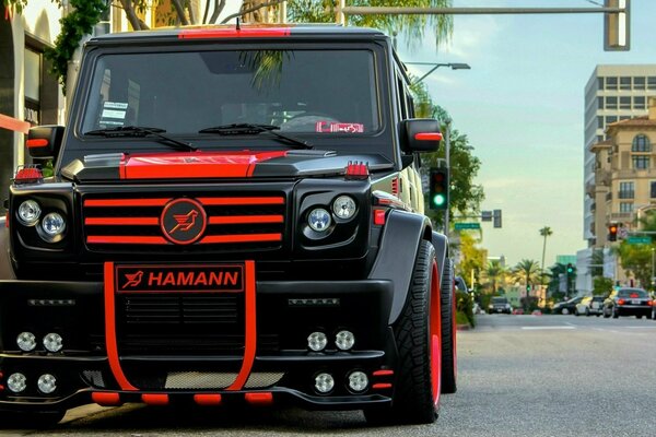 Black and red Mercedes Benz Hamann in the city