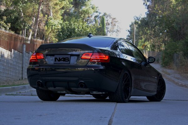 Czarne BMW N48 i jasne reflektory