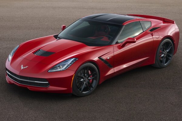 Une Corvette Chevrolet rouge chic avec des contours agressifs