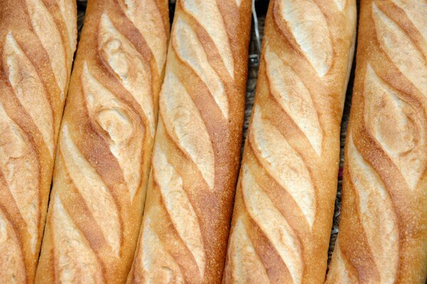 Baguettes dans une rangée. Pain