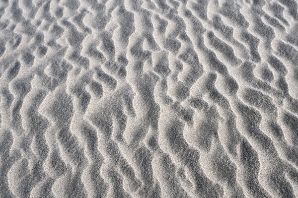 Weißer Sand der trockenen Wüste