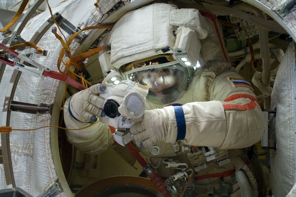 Astronaut im Raumanzug Adler mit Kamera
