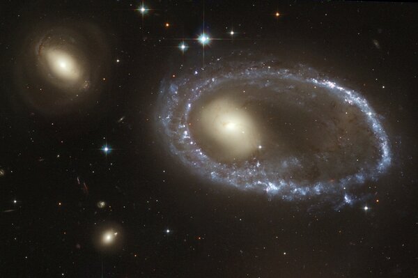 Galaxies brillantes dans l espace lointain