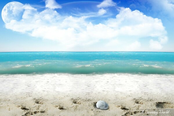 Plaża z morzem i białym piaskiem