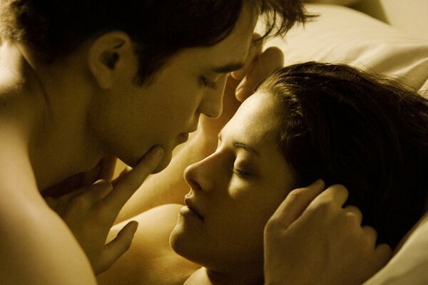 The loving couple Edward and bella