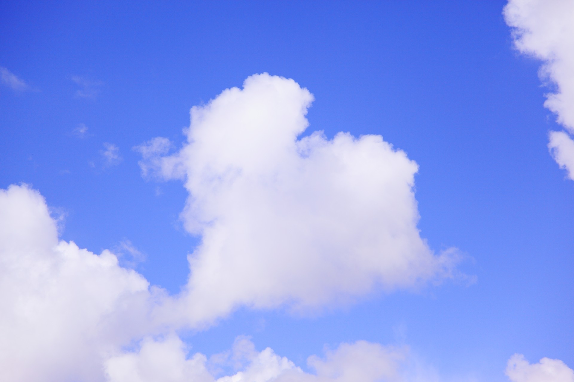 ciel aérien nuage coeur clair