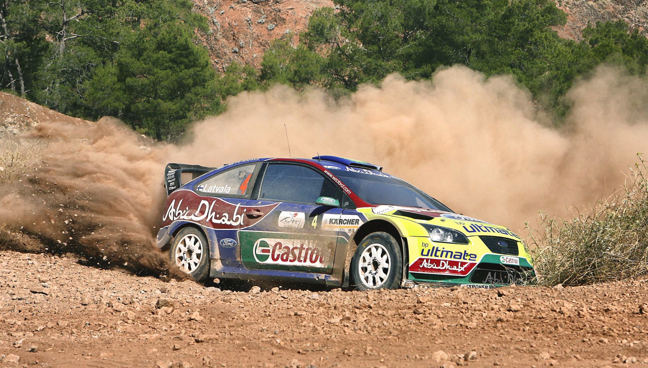 ford focus cmr rallye auto voiture sport course en mouvement dérapage tour poussière