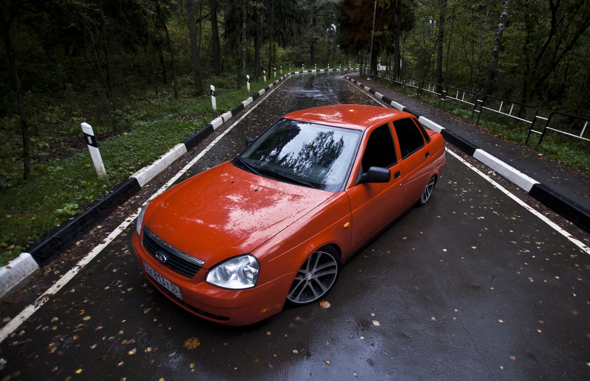 lada 2170 priora priora rosso dischi molto strada foglie