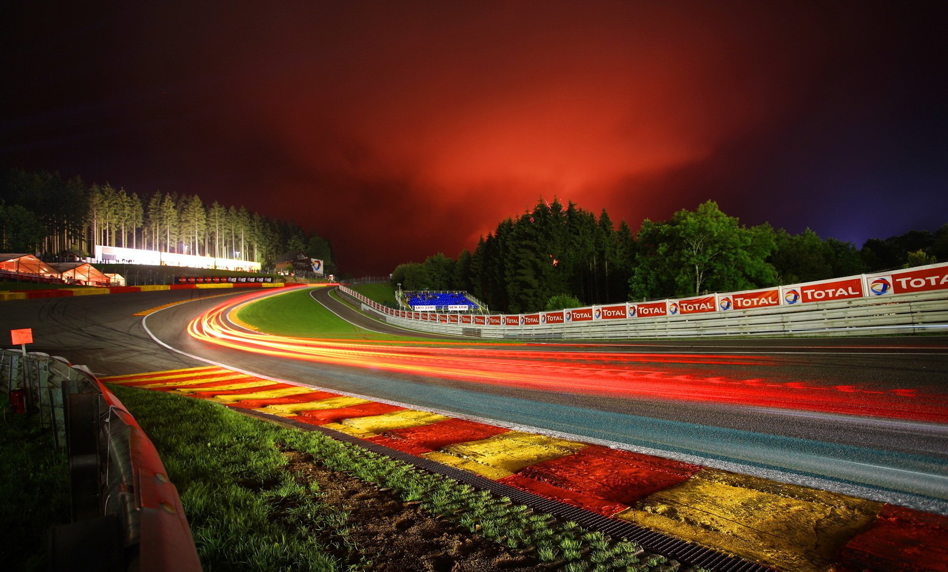 pa-francorchamps eau rouge pista spa-francorchamps noche giro