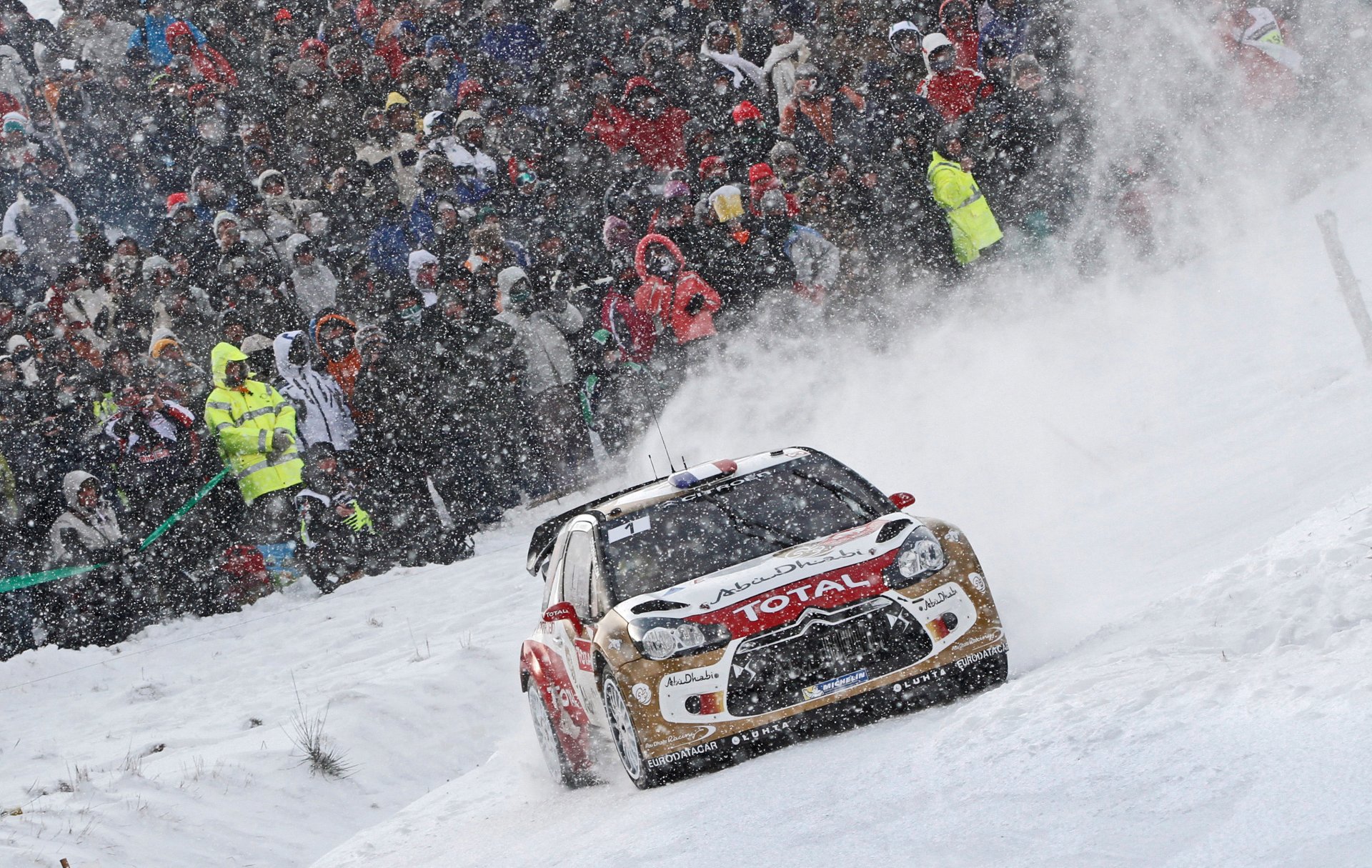 citroen ds3 wrc rally rally auto auto sport gara inverno neve nevicata persone