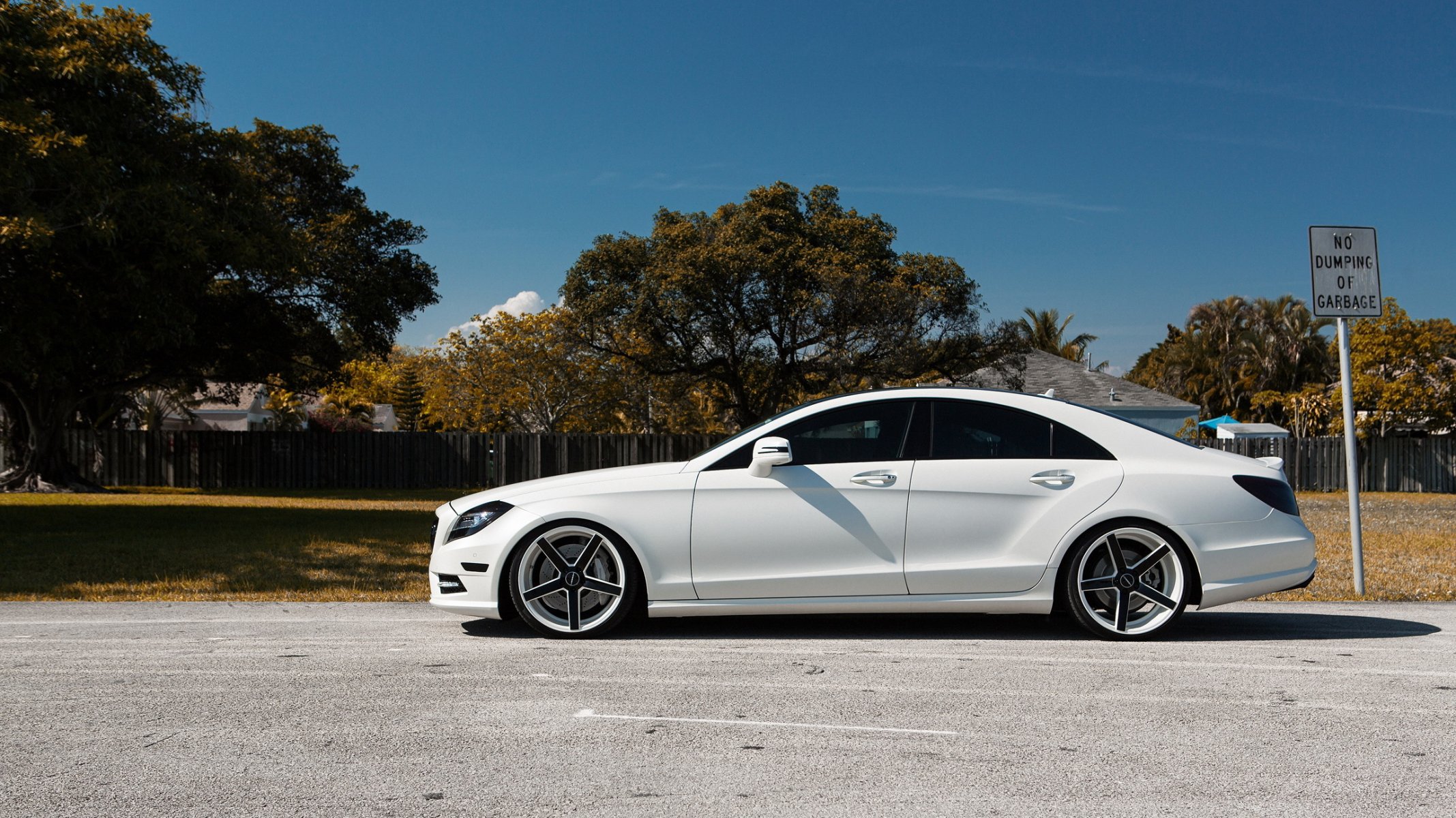 mercedes cls 550 white matte tuning a side view