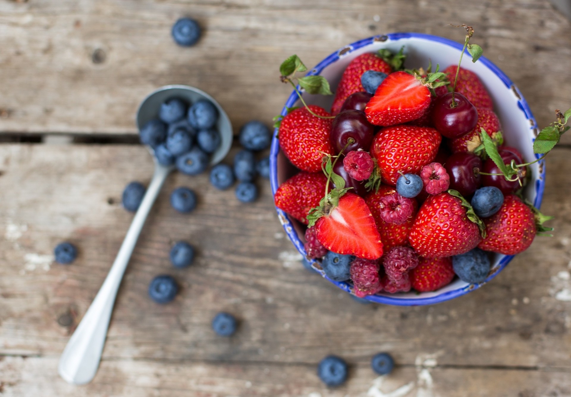 bleuets baies fraises framboises sakura