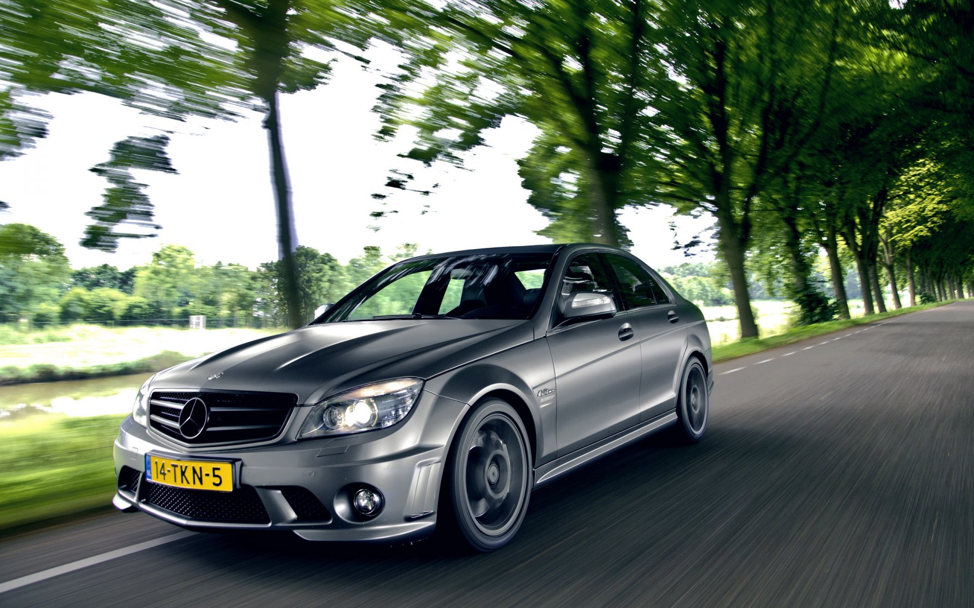 mercedes c63 amg mercedes berline auto route en mouvement automobile