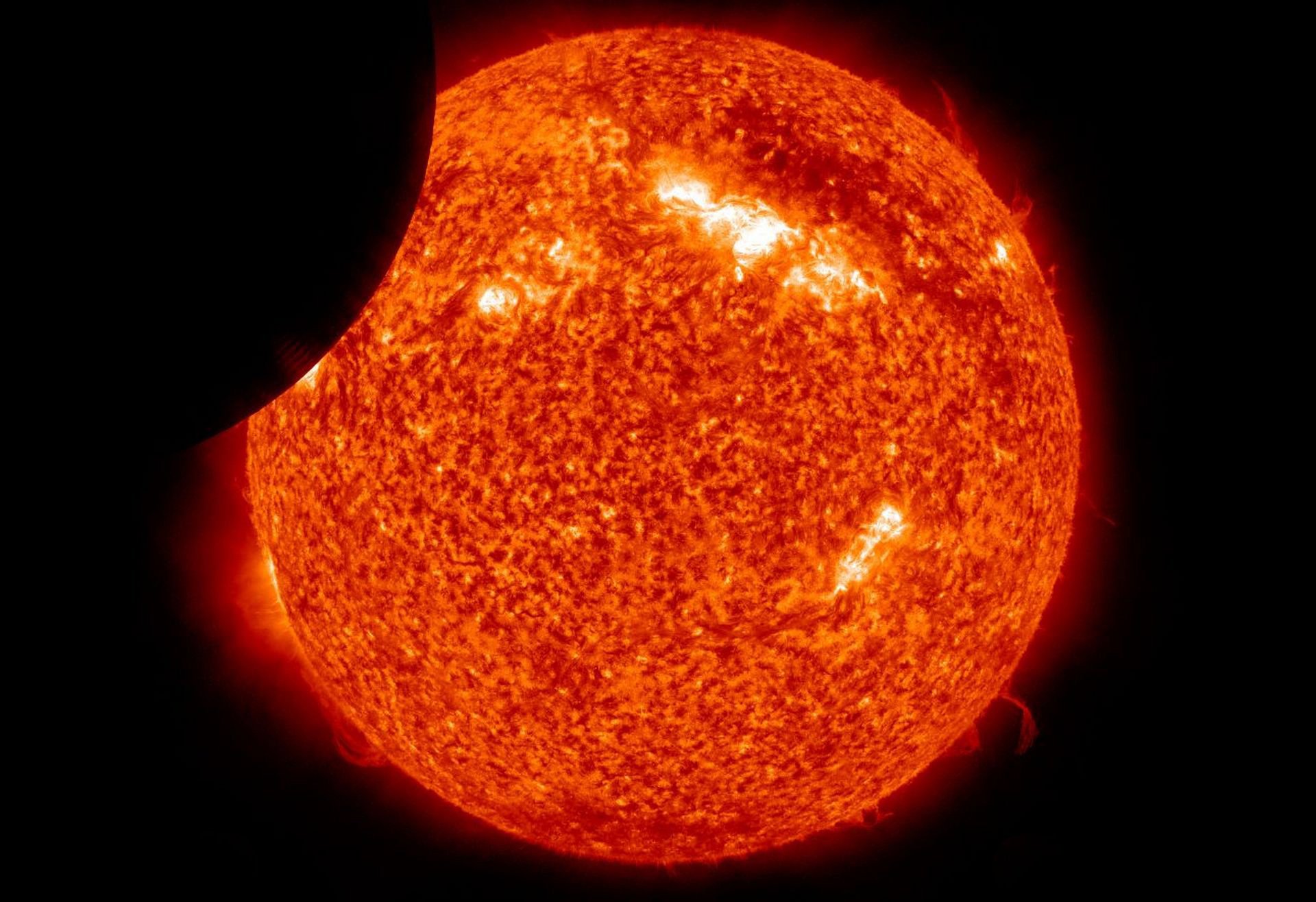 éclipse espace soleil