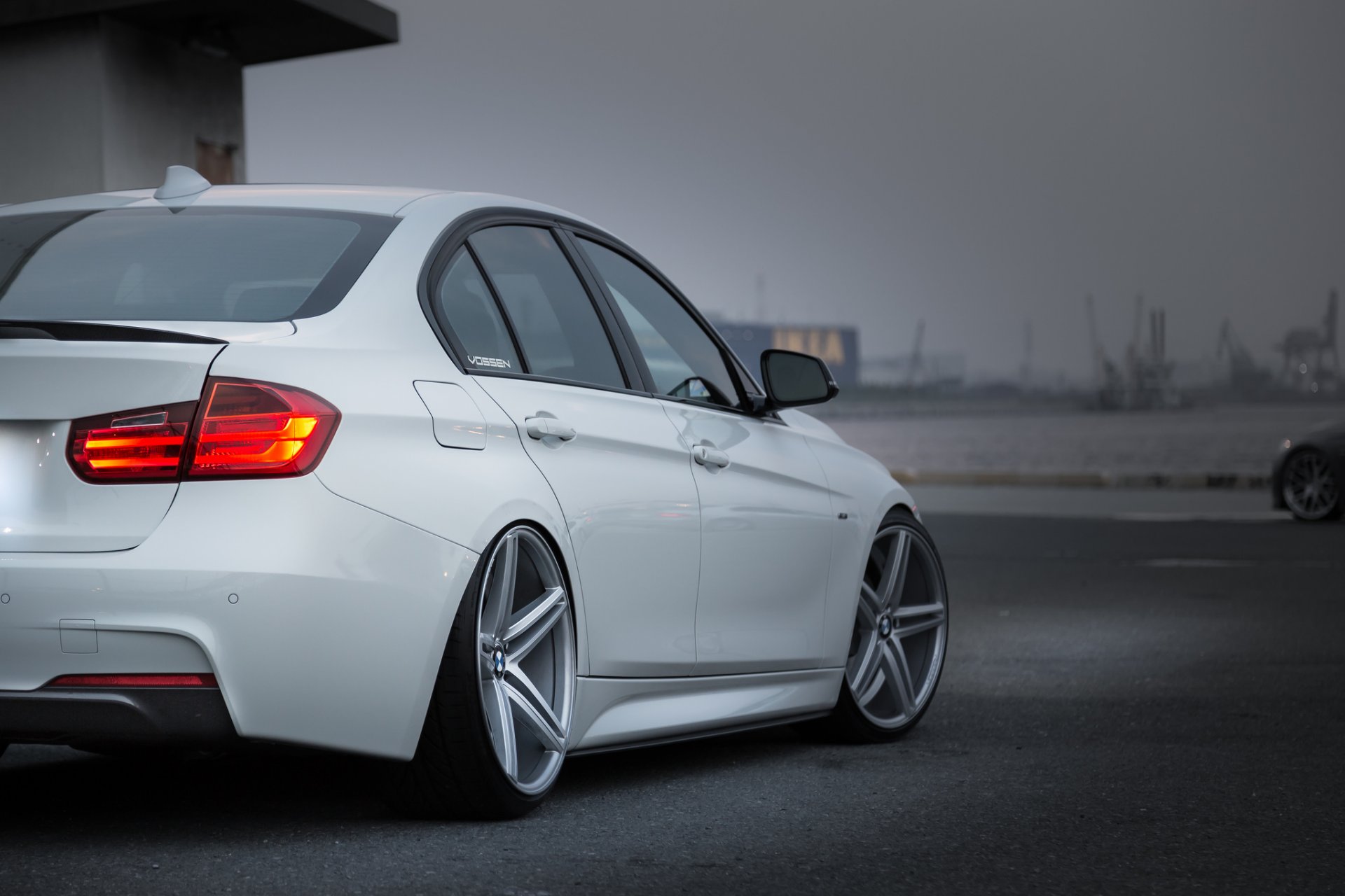 bmw samochód vossen biały tuning