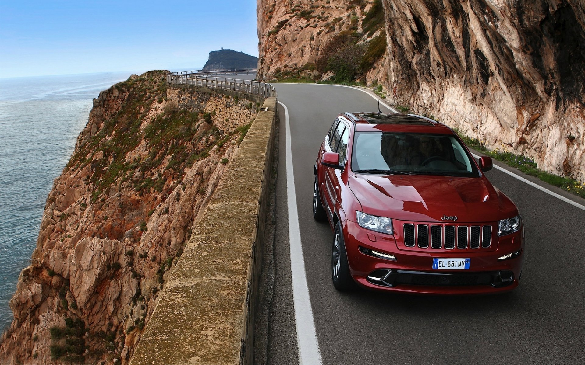 jeep grand cherokee.srt8.jeep grand cherokee srt8 czerwony przód brzeg droga góry