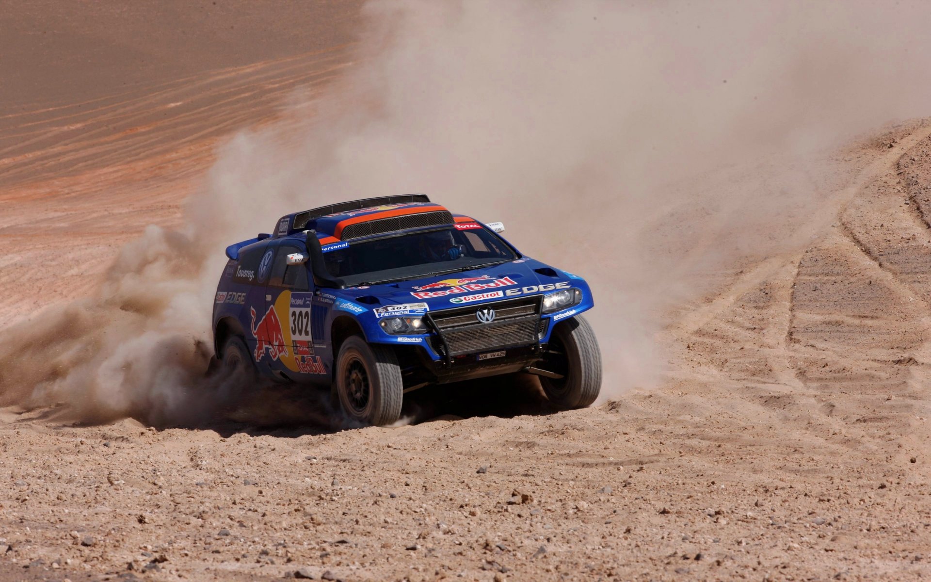 volkswagen tuareg azul dakar rally jeep competición deporte frente capó toro rojo