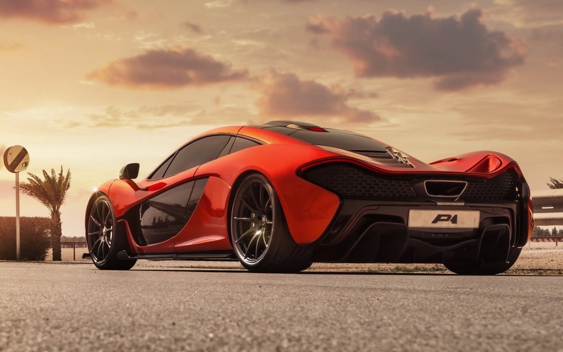 mclaren p1 concept mclaren p1 concept supercar arancione vista posteriore nuvole