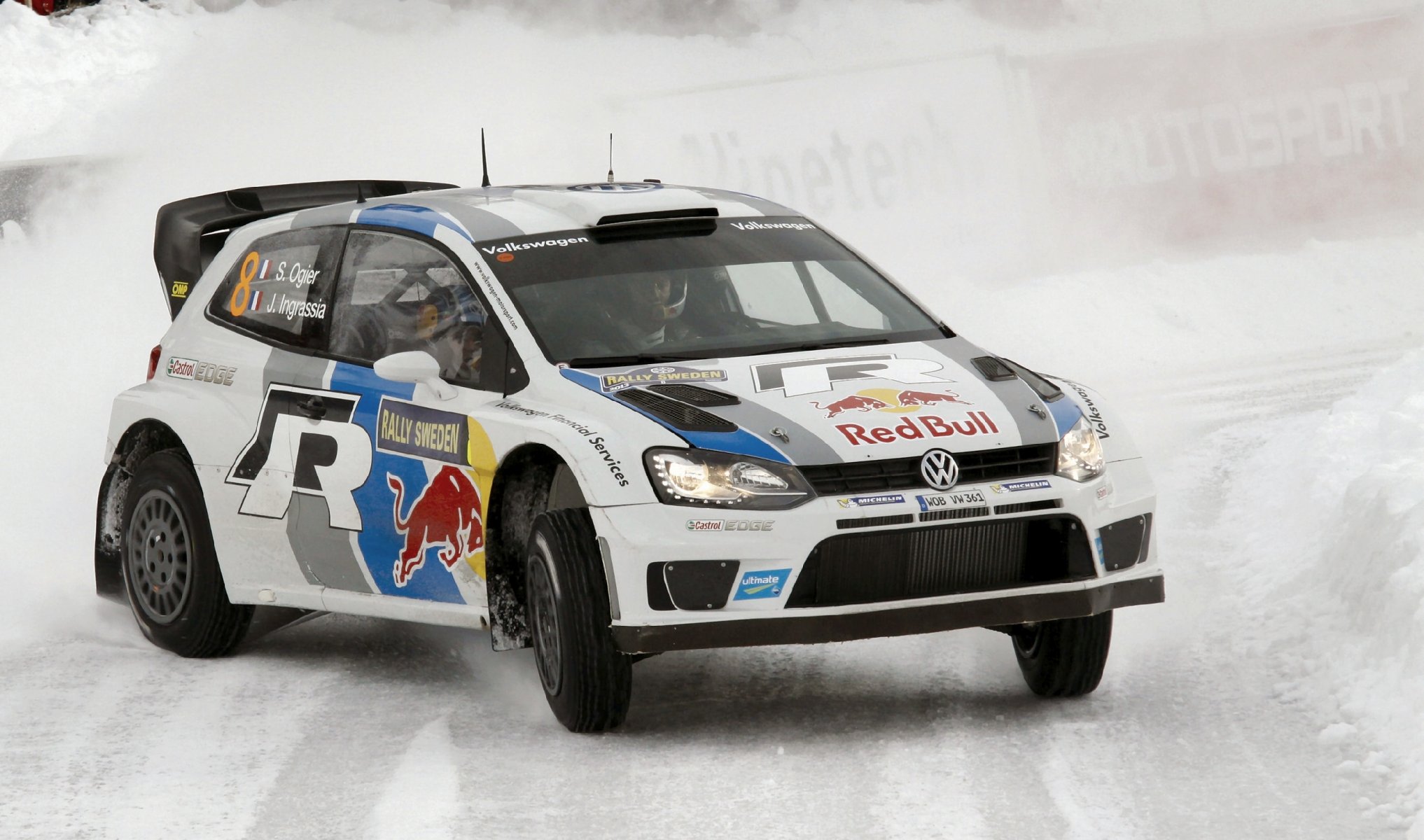 volkswagen polo wrc s. ogier d. ingrassia zlot zima samochód zakręt