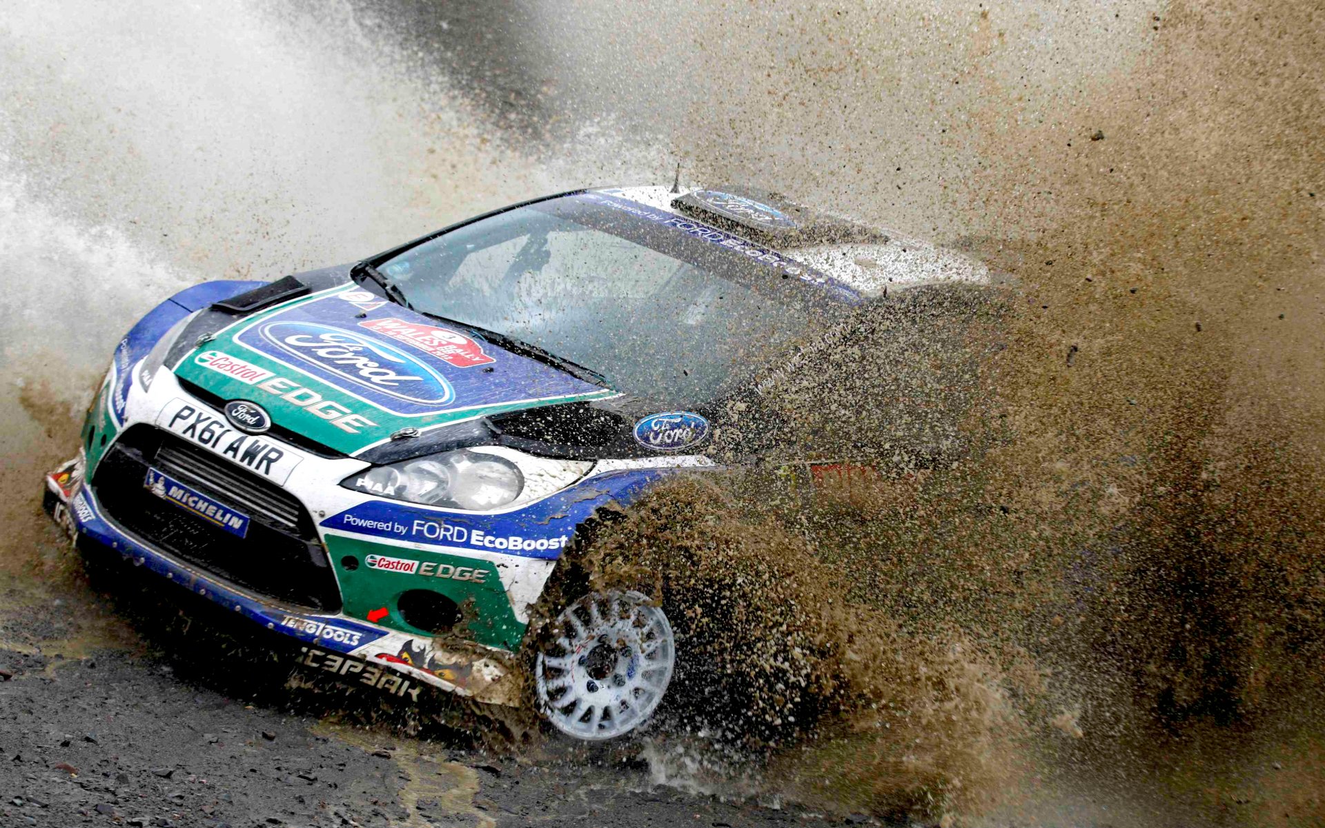 ford fiesta rally wrc rally fari sport auto corsa cofano auto splash fango skid girare