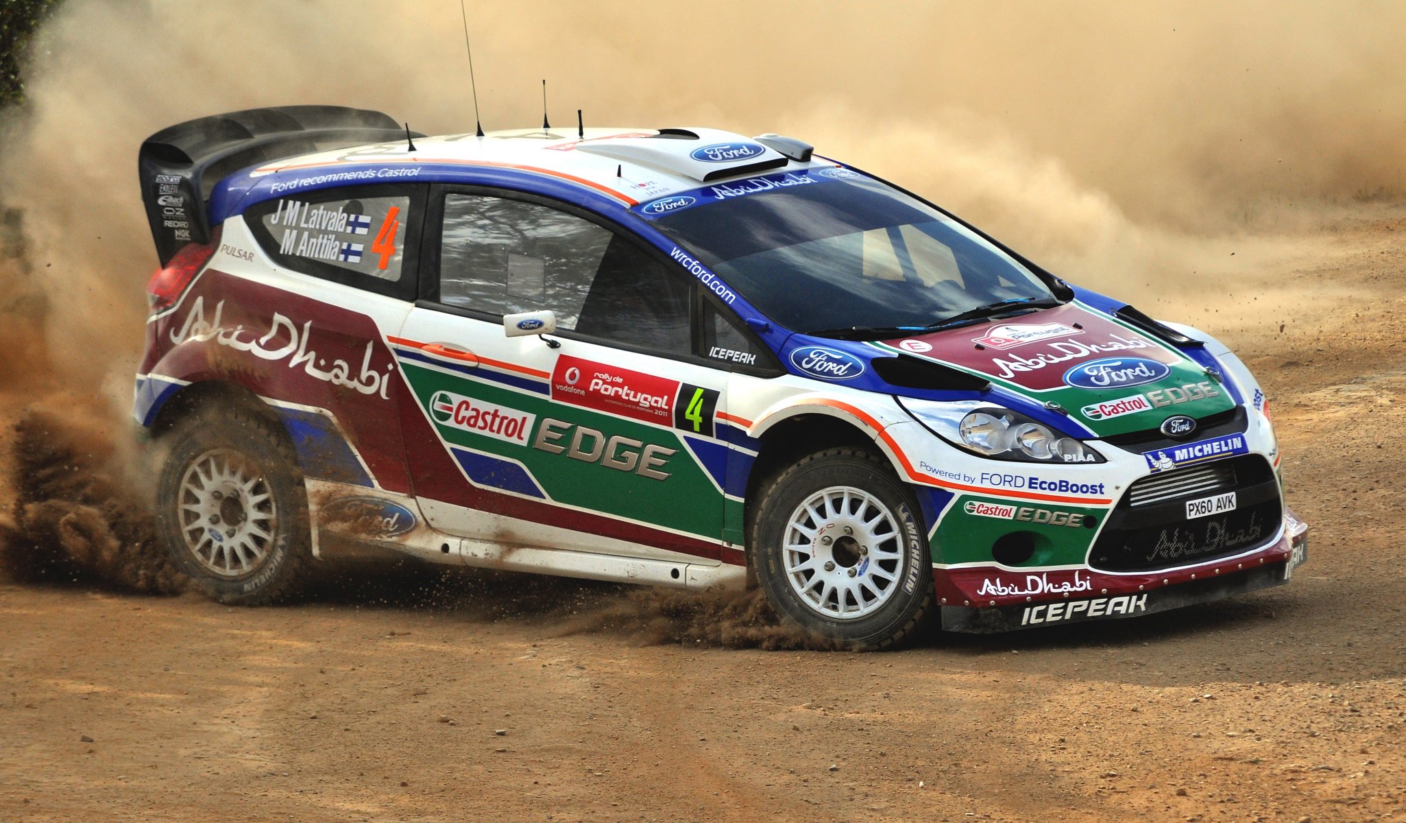 ford fiesta rajd wrc rajd sport auto samochód kurz poślizg widok z boku