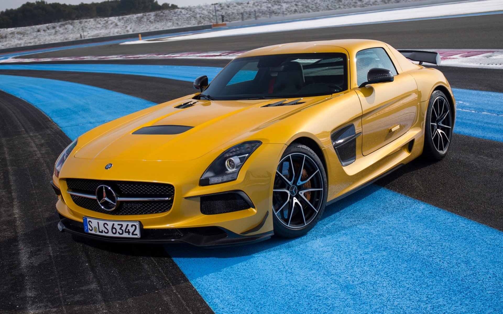 mercedes-benz sls amg black series mercedes amg giallo anteriore