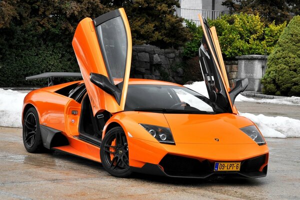 Marcelago orange avec portes Lambo