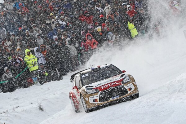 Autorally en fortes chutes de neige, People