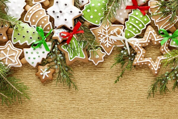 Biscuits de Noël sous la forme de flocons de neige