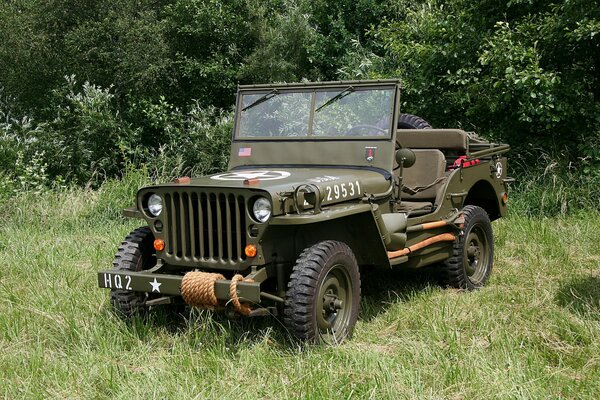 An American four-wheel drive jeep that went down in history under the name Willis-MV