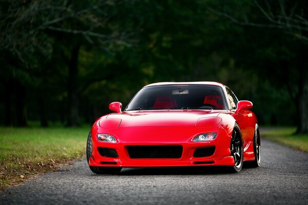 Coche de carreras rojo Mazda