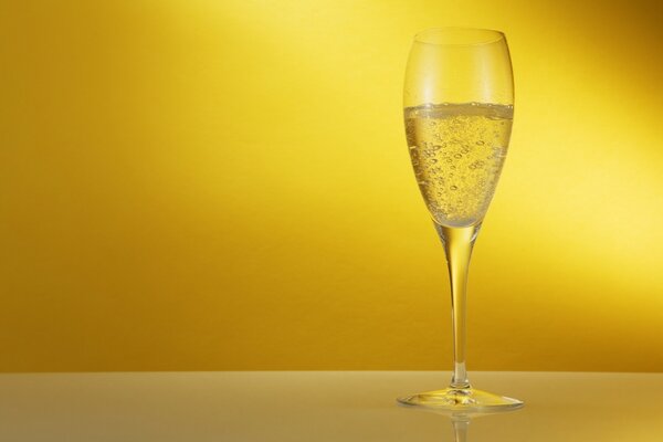 Bicchiere di champagne in vetro
