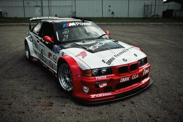 Voiture de sport BMW rouge et blanc