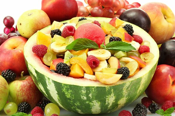 Bayas y frutas surtidas para el estado de ánimo de verano