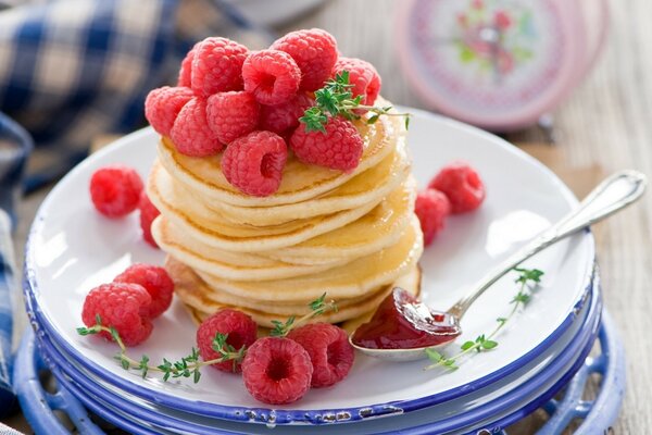 Small pancakes with raspberries and jam