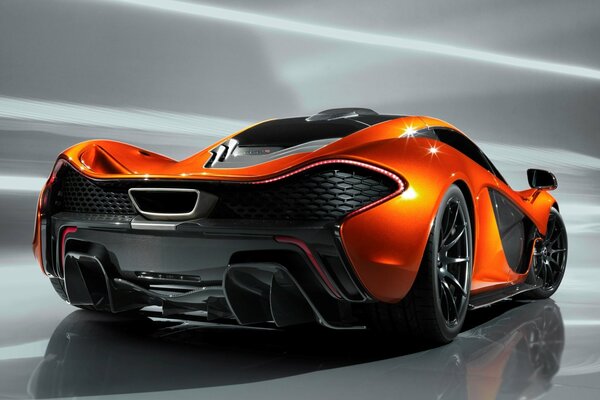 Supercar conceptuel orange