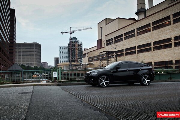 A car that is tinted in the body color looks good