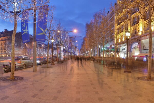 The fascination of the New Year s Champs-Elysees