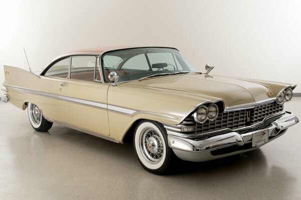 Coche retro beige de 1959 en el Museo