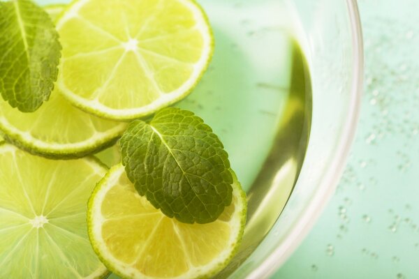 Mint-lime cocktail for summer