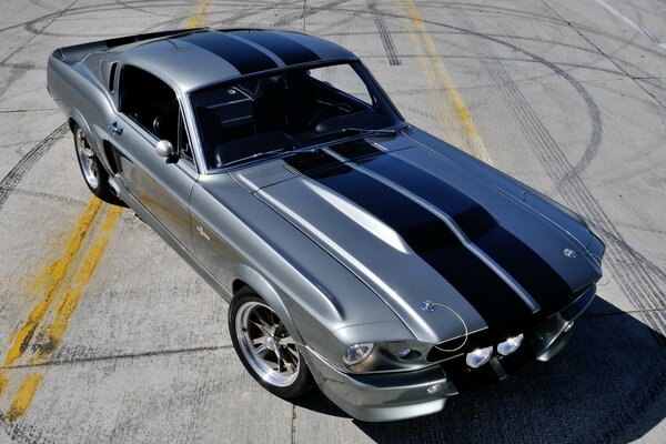 Silver Ford Mustang Eleanor gt500